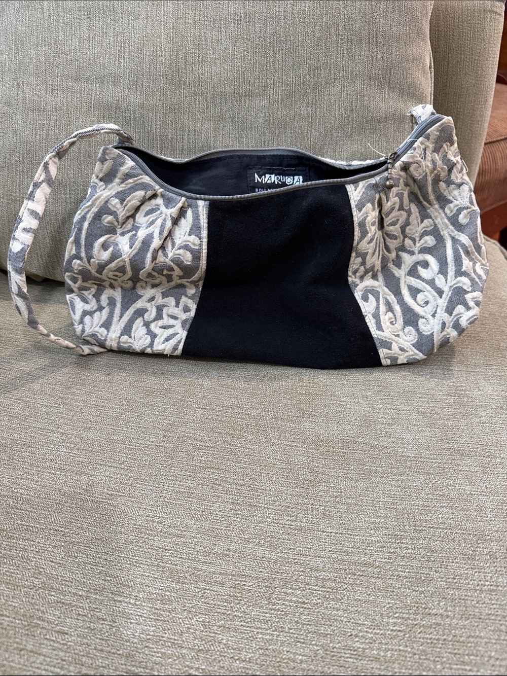Vintage Y2K Maruca Black and Cream Embroidered Shoulder Bag